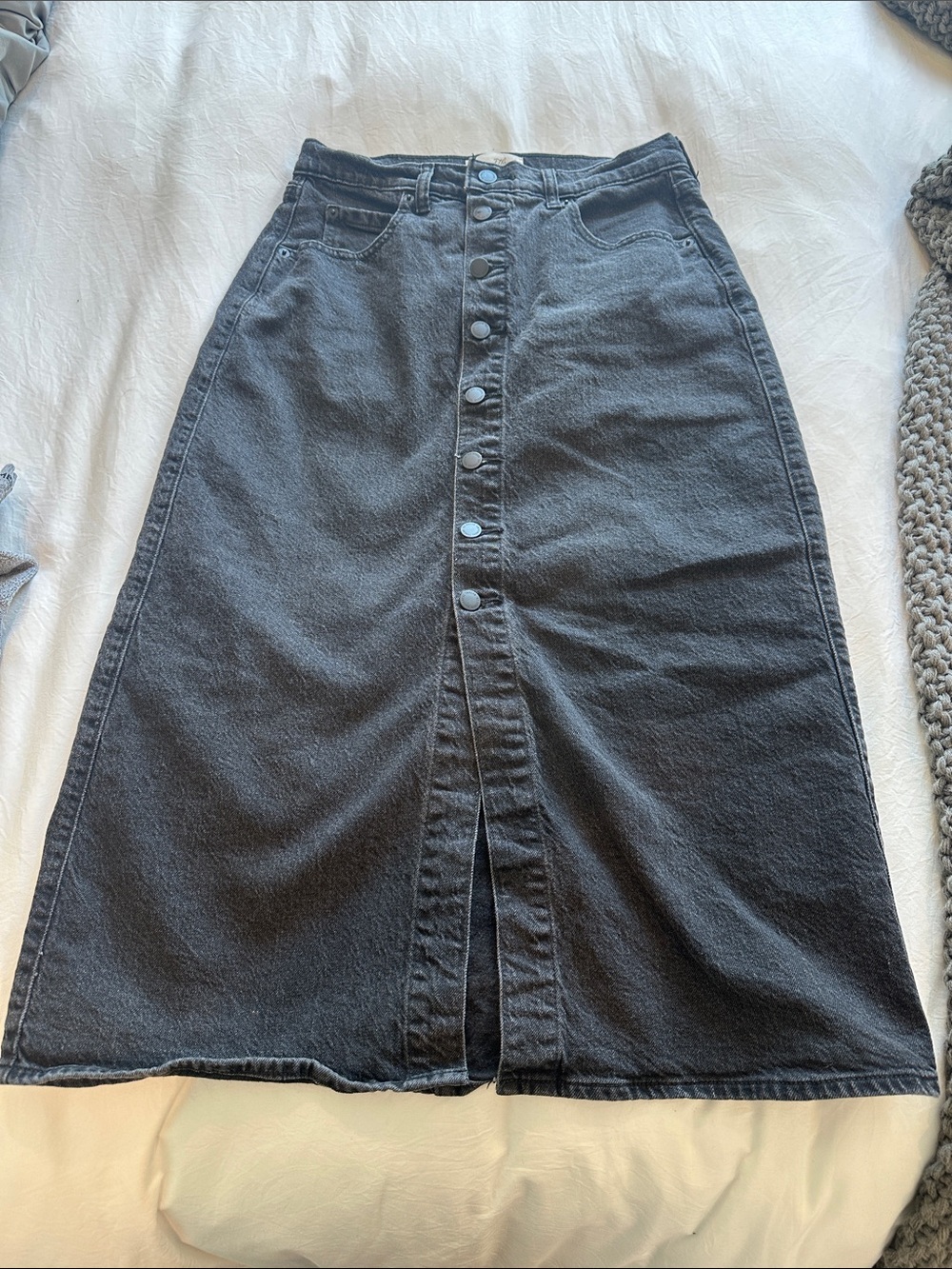 Universal Thread Black Button-Front Midi Denim Skirt